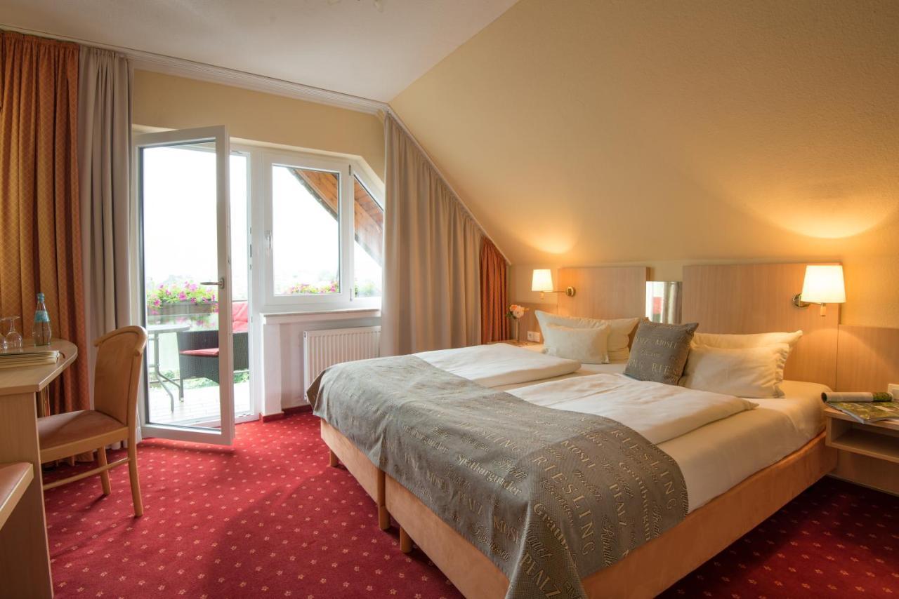 Weinhotel Sonnenschein Ернст Екстер'єр фото
