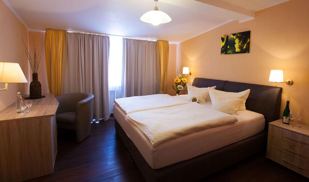 Weinhotel Sonnenschein Ернст Номер фото